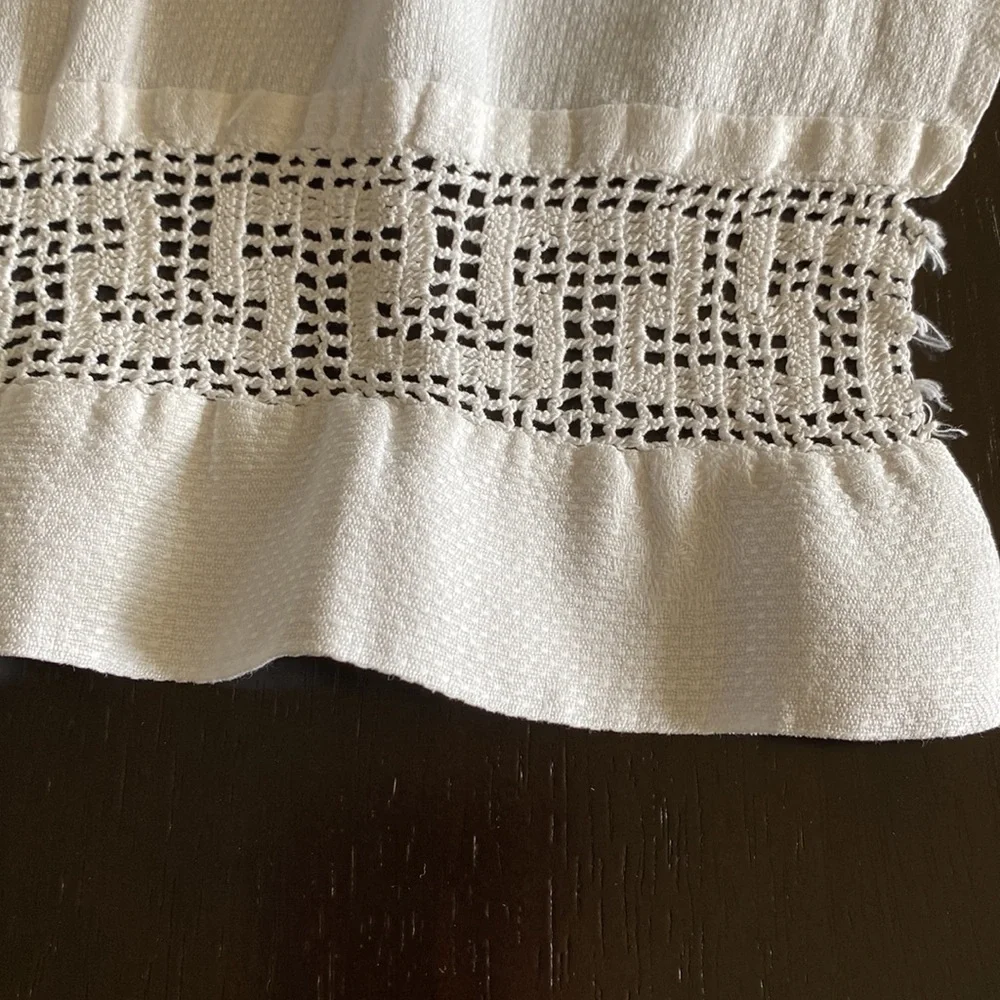 Beautiful Vintage Creamy White Crocheted Ruffled Edge Towel!